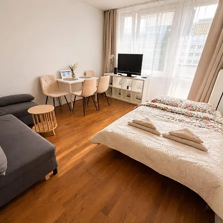 2 Bedrooms Balcony Amazing View Center وارسو